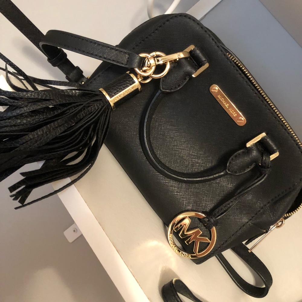 MICHAEL KORS LOT OF ITEMS - PURSE WALLET AND CASE